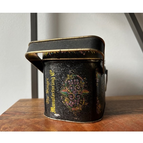 Vintage Singer Sewing Tin – Retro Floral Craft Storage Box for Notions or Decor - Picture 4 of 6